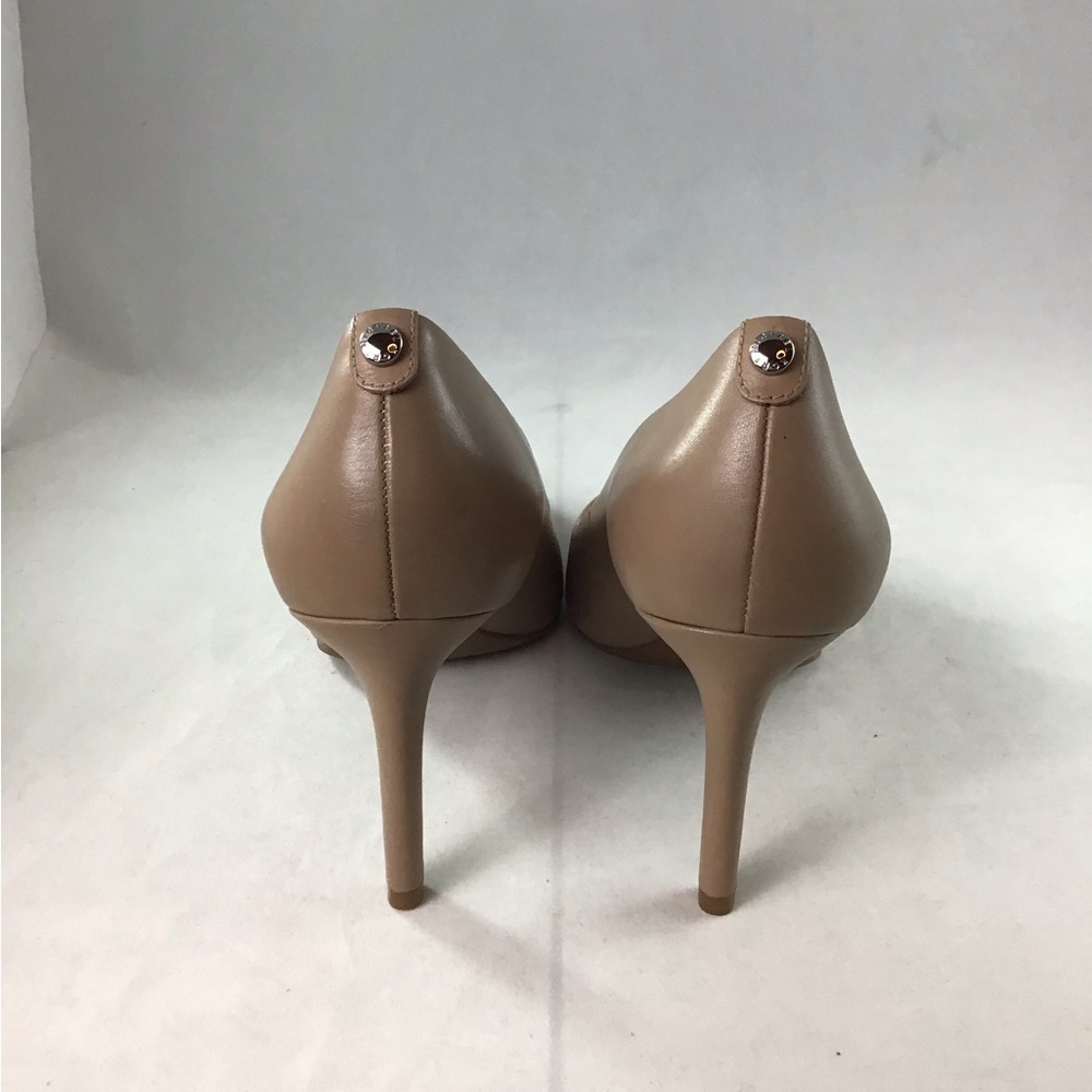 Michael Kors taupe leather pump size 9m. - Picture 4 of 7